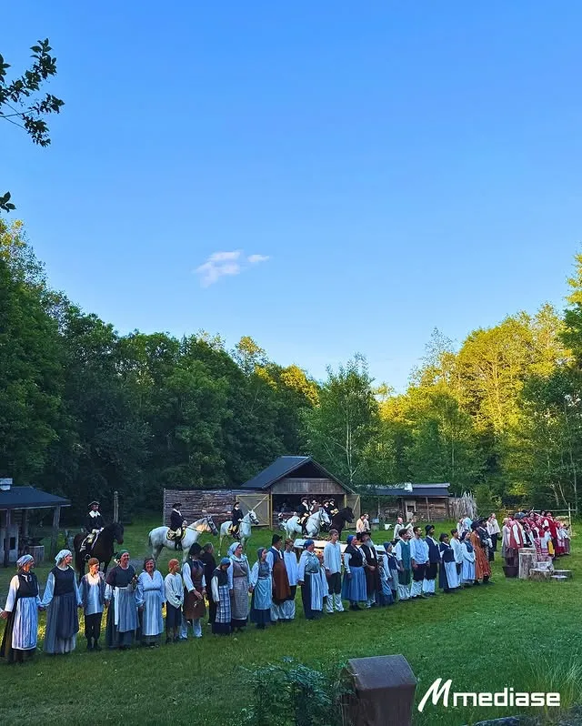Ensemblen på Isacs Äng, Wiraspelen
